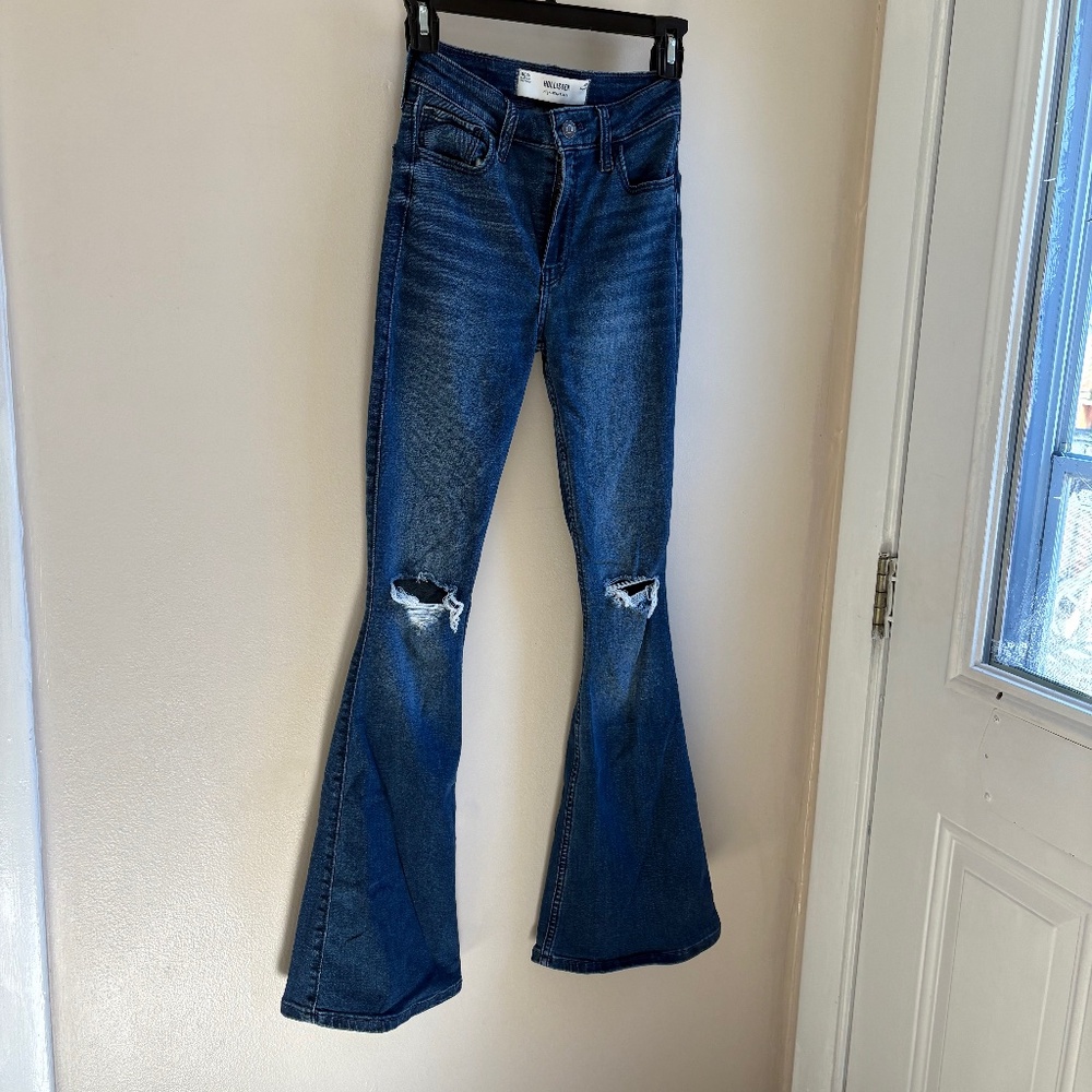 Hollister 000 High Rise Flare Jeans - Picture 2 of 5